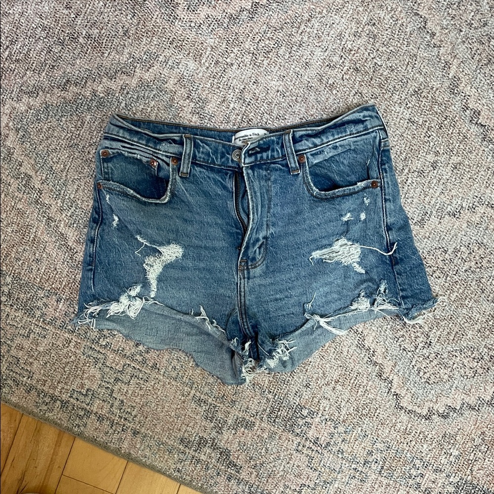 Abercrombie Mom Short Mid Rise Curve Love Distressed Denim Women Shorts (28/6)